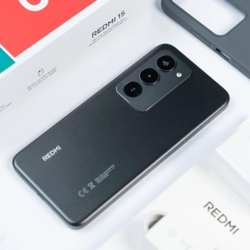 Smartphone Xiaomi Redmi 15 256GB 8GB Preto 4G Tela 144Hz Câmera